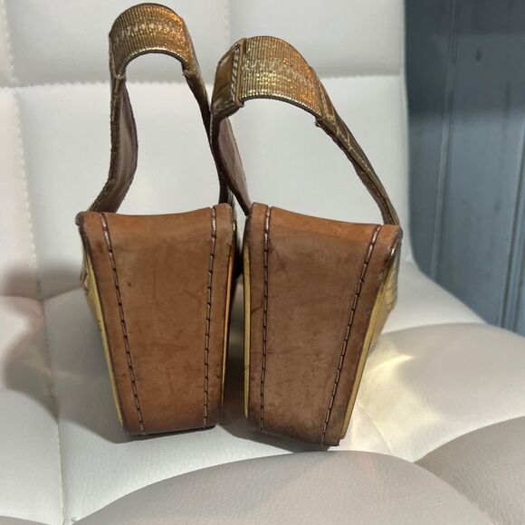 Modern Vintage | Gold Sling Back Wedges - Picture 3 of 5